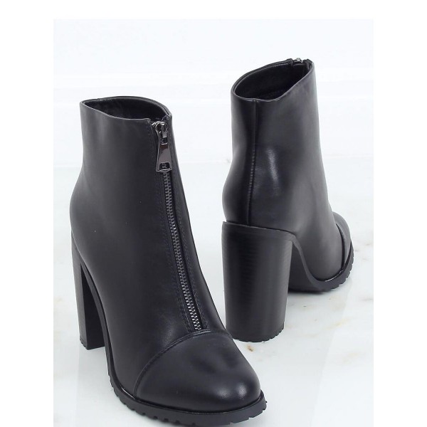 Škornji s peto model 150967 Inello